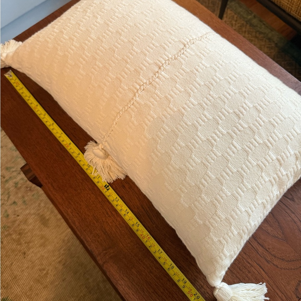 Archive New York Natural White Antigua Pillow - Picture 10 of 10